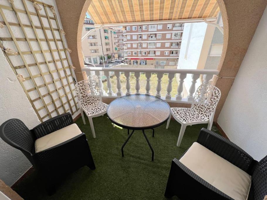 Nice And Central Apartment Torrevieja Exterior photo
